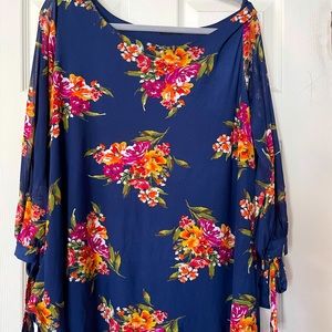 Navy flowered top size 2x, sheer sleeves